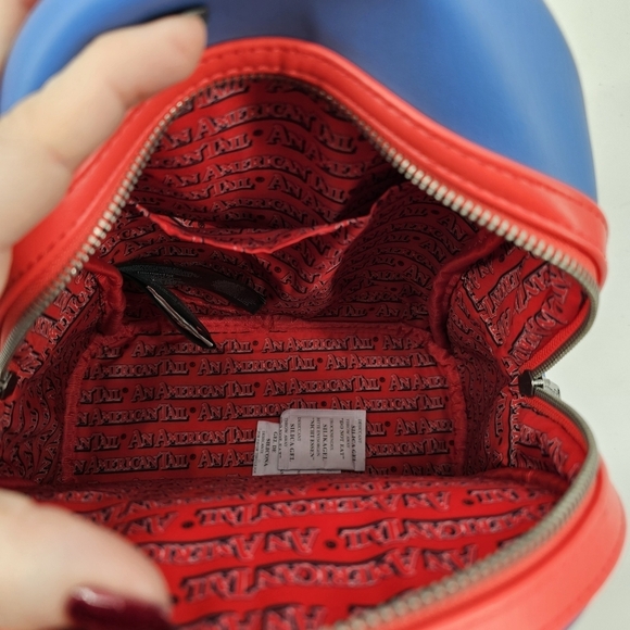 Loungefly an American Tail FIEVEL Scene Mini Backpack Hardtag - Picture 3 of 5